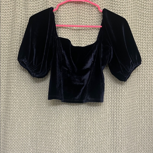 Abercrombie puff sleeve crop top. Holiday top - Picture 3 of 5